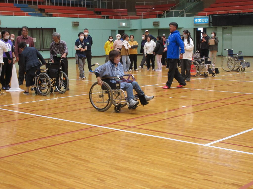 車いすリレーの様子の写真