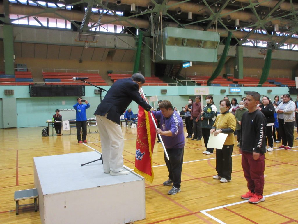 閉会式、表彰式の様子の写真